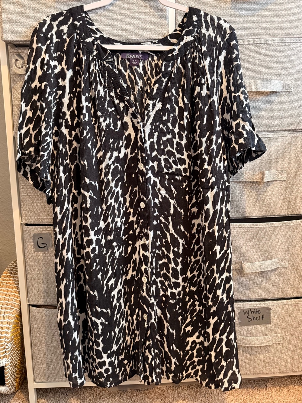 Roamans Angelina tunic size 18W black and white